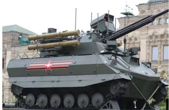 首次参加阅兵彩排的“天王星-9”无人战车