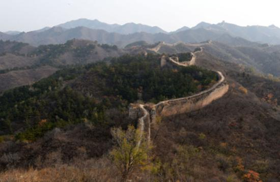  北京市密云区古北口地区蟠龙山长城。新华社记者罗晓光摄