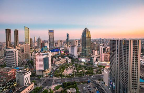 人均GDP第一，这座地级市做对了什么？/图虫创意