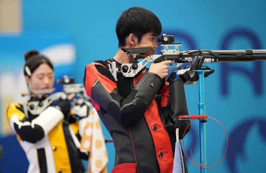 黄雨婷/盛李豪巴黎奥运夺首金 中国选手 奥运会 黄雨婷 比赛 盛李豪 颁奖仪式 冠军 决赛 组合 选手 sina.cn 第12张