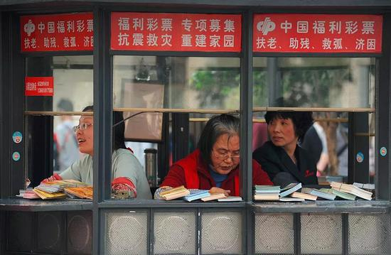 《财经》记者王丽娜相惠莲| 文鲁伟| 编辑