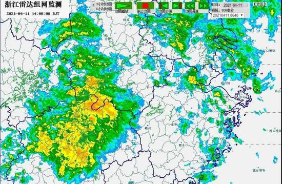 11日14点雷达图，受暖湿气流影响区域出现降雨。