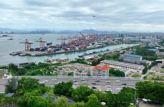  这是厦门港海天码头（2024年9月4日摄，无人机照片）。新华社记者 林善传 摄