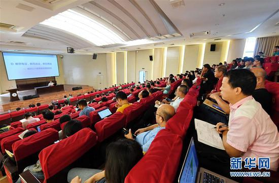 　　2019年9月18日，福建工程学院教师代表参加“不忘初心、牢记使命”主题教育报告会。新华社记者 林善传 摄