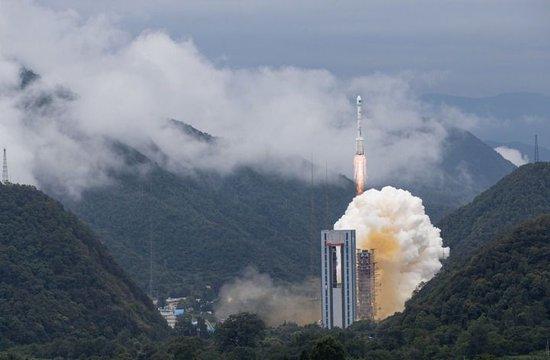 我国北斗三号全球卫星导航系统最后一颗组网卫星在西昌卫星发射中心点火升空（2020年6月23日摄）。新华社记者 江宏景 摄