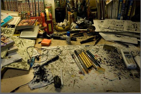 尾田的工作台惨不忍睹，或许是因为压力很大