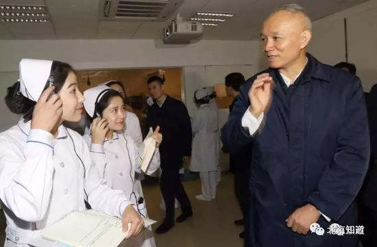 蔡奇在首都医科大学调研。图片来自”识政“
