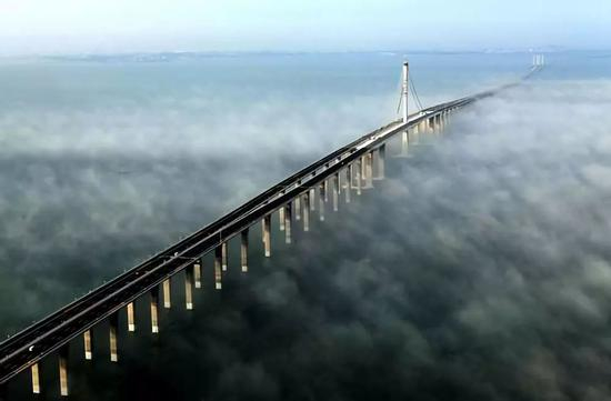 青岛胶州湾大桥（资料照片）。新华社发