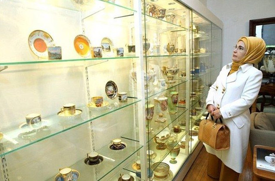  ·埃尔多安的妻子被称为土耳其第一“头巾”夫人。