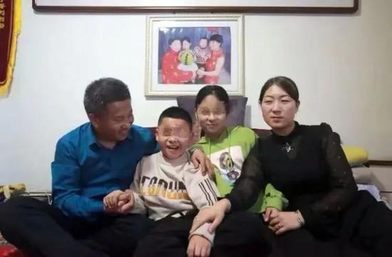 ▲2020年刘利勤新拍的全家福。受访者供图