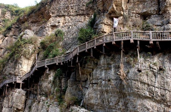  明月峡栈道 新华社记者 陶明 摄