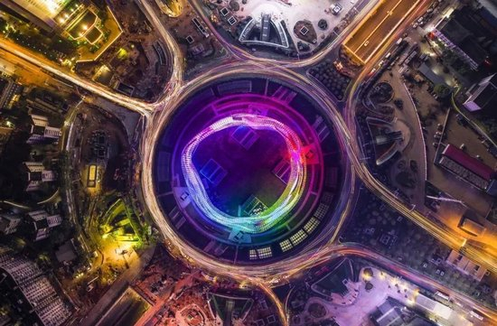  △武汉光谷正发展成为全国最大的光电子信息产业集群。