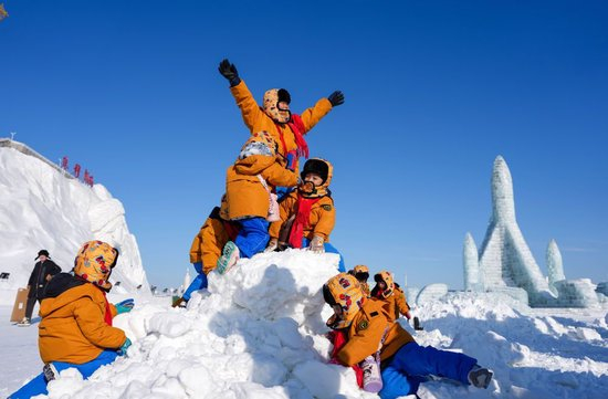 1��14�գ�����&ldquo;Сɰ����&rdquo;��λ�ڼ��ֳ����ĳ�����ѩ�������ѩ���»������ ������ ��