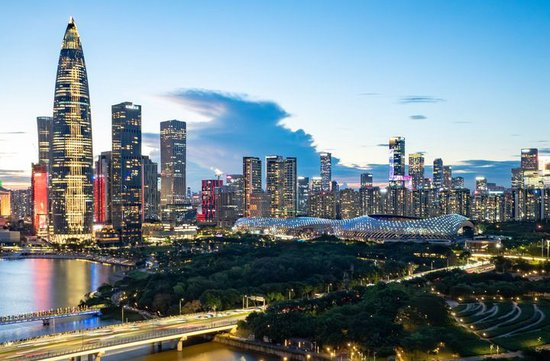 这是位于广东省深圳市南山区的深圳湾体育中心以及周边建筑（2025年6月25日摄，无人机照片）。新华社记者 毛思倩 摄