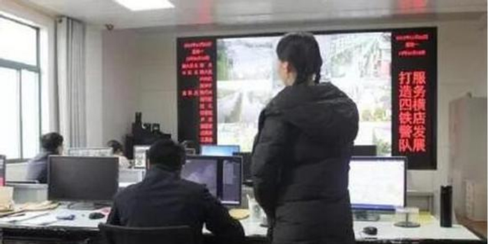 女演员横店拍戏被群众演员抢劫 结果太戏剧