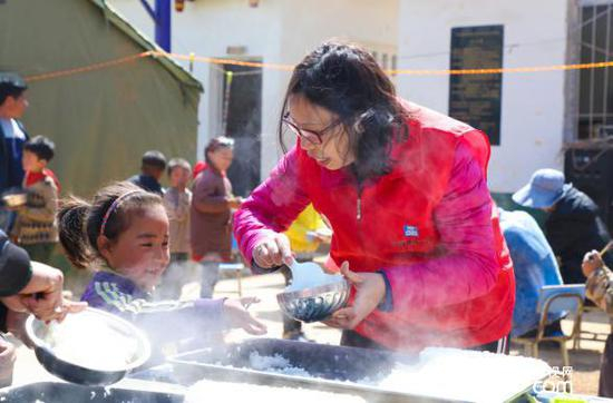 周文君在哈甘基点小学