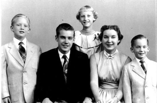  ·从左至右分别为特朗普、弗雷德、伊丽莎白、玛丽安娜和罗伯特。