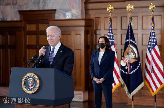  拜登和哈里斯发表讲话 图自澎湃影像