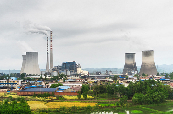 正在运行的火电厂。图|图虫创意