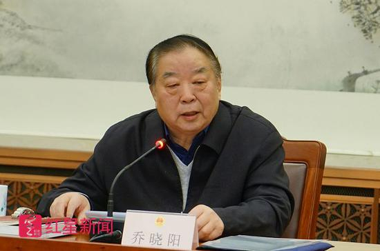 ▲十二届全国人大法律委员会主任委员乔晓阳。图片来源：红星新闻
