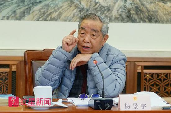 ▲十届全国人大法律委员会主任委员杨景宇。 图片来源：红星新闻