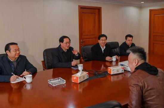 　车俊详细了解企业需求