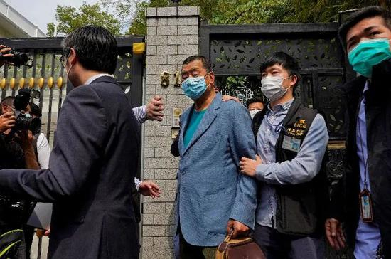  黎智英提堂受审。来源：点新闻