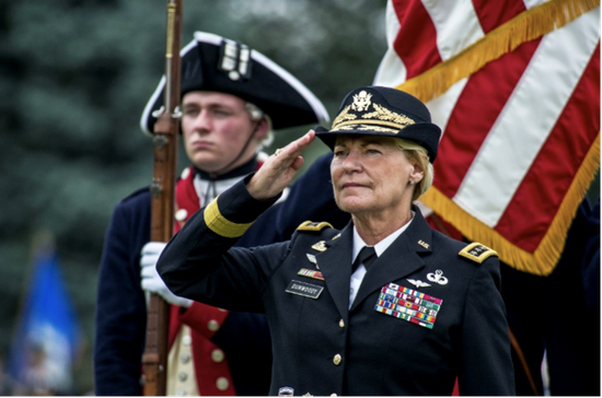  邓伍迪在退休仪式上（图源：美国陆军时报）