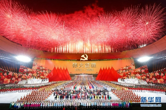  6月28日晚，庆祝中国共产党成立100周年文艺演出《伟大征程》在国家体育场盛大举行。新华社记者 黄敬文 摄