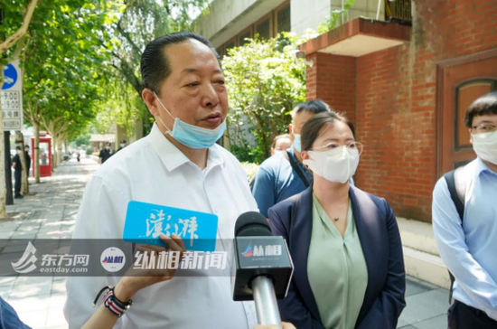 （图说：受害人代理律师樊颙接受纵相新闻等媒体采访。蔡黄浩 摄）