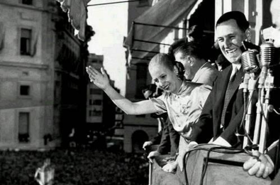 右一为庇隆将军（图源：网络）