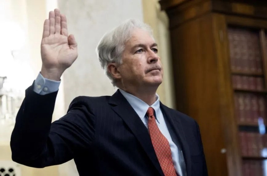 ·&nbsp;伯恩斯宣誓就任美国中情局局长。