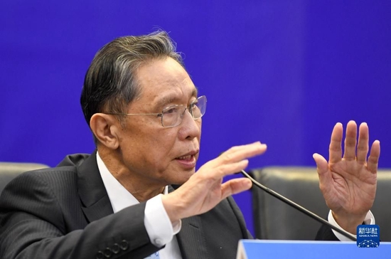 钟南山出席广州市疫情防控新闻通气会（2020年3月18日摄）。新华社记者 卢汉欣 摄