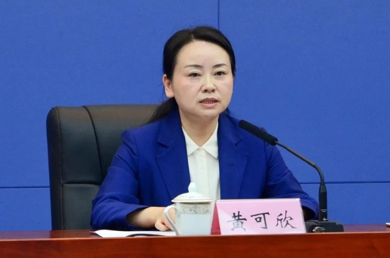  黄可欣介绍有关情况&nbsp;&nbsp;龚皓月 摄