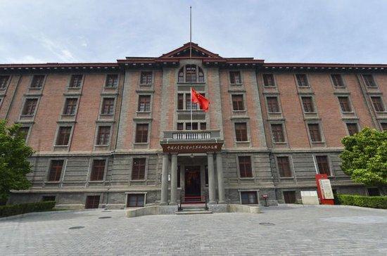 2022年7月19日拍摄的位于北京市东城区的中国共产党早期北京革命活动纪念馆(北大红楼)。新华社记者 陈钟昊 摄