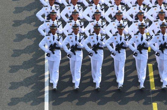 2025年9月3日，纪念中国人民抗日战争暨世界反法西斯战争胜利80周年大会在北京隆重举行。这是海军方队接受检阅。新华社记者 刘续 摄