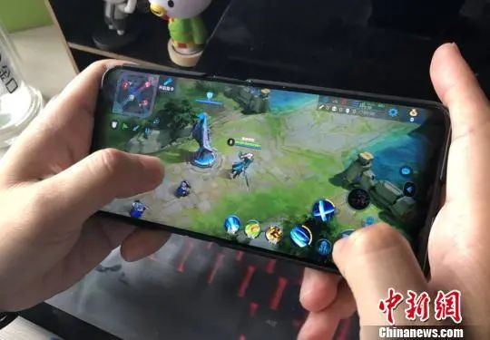 资料图：一款手机网络游戏。缪超 摄