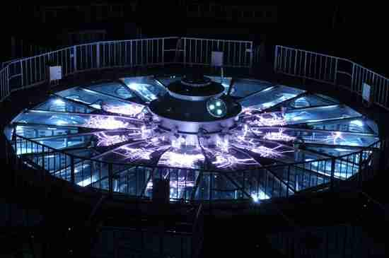 聚龙一号放电瞬间