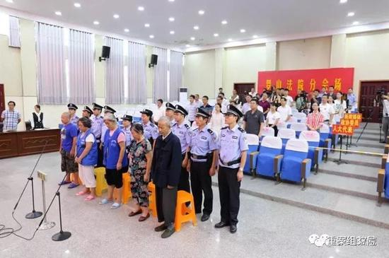  ▲宣判后，五被告人均表示要求上诉。&nbsp;图片来源罗山法院微信公众号