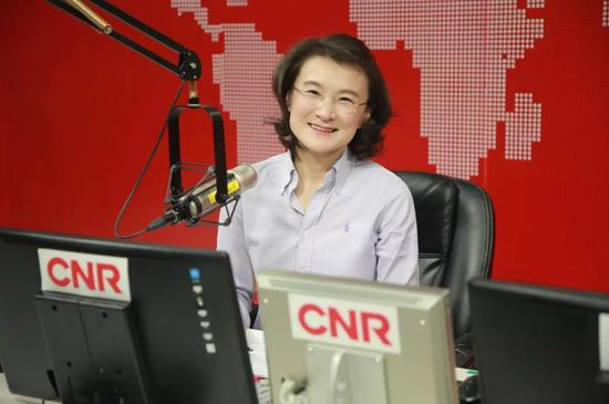  中央广播电视总台央视主持人 董倩