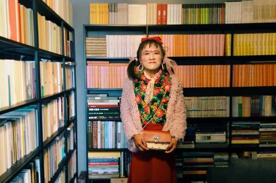 　▷刘培麟已经习惯了以女装示人