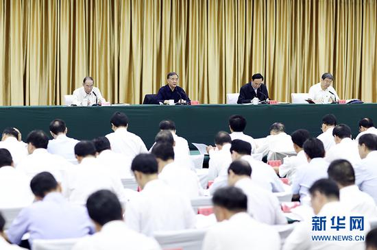 7月14日至16日，第七次全国对口支援新疆工作会议在新疆和田召开。中共中央政治局常委、中央新疆工作协调小组组长汪洋出席会议并讲话。 新华社记者 丁林 摄