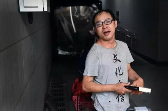 　大学毕业时，李源已经出了自己的第一本诗集