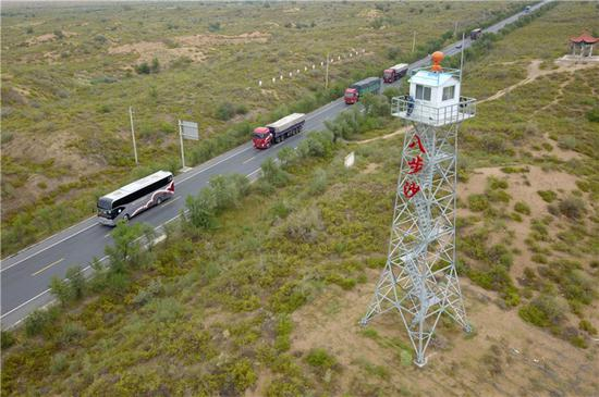 　　这是在武威市古浪县拍摄的八步沙林场（8月22日无人机拍摄）。新华社记者 范培珅 摄