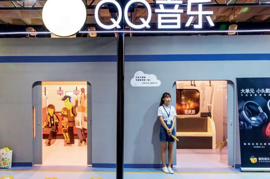 2018 年7月7日，2018北京国际音乐生活展 上的腾讯QQ音乐展区。图/视觉中国