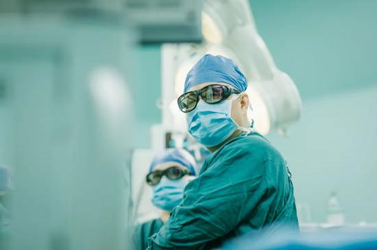 医者医人，更医人心。/图虫创意