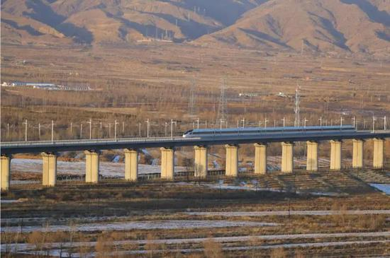 大张高铁。张炯 供图