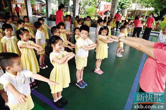  ■根据一审稿，幼儿园招生不得进行任何形式的测验或者考试，不得以奥数、珠心算、书写拼音、汉字或外语等能力作为入园标准。新快报记者 夏世焱/摄