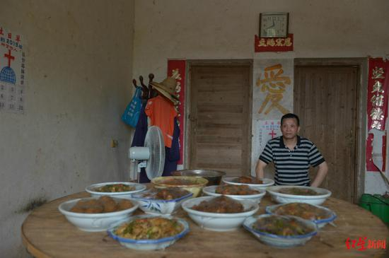  ▲家人为回家的张玉环做了一桌好饭