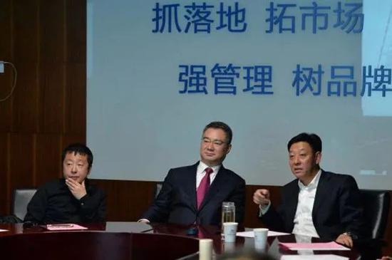  △贾樟柯（左）、时任山西省委宣传部长王清宪（中）与胡玉亭（右）